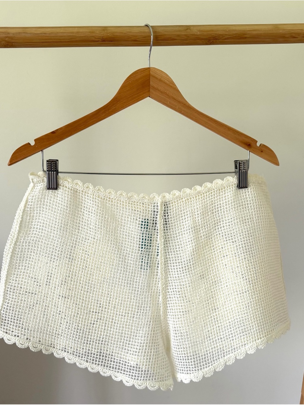 NWT H&M Crochet Floral Scalloped Swim Cover Up Shorts in Cream - M - Picture 7 of 7